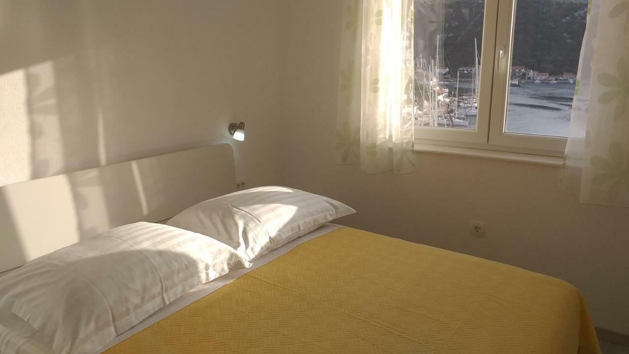 Apartment Zaklopatica Lastovo Extérieur photo