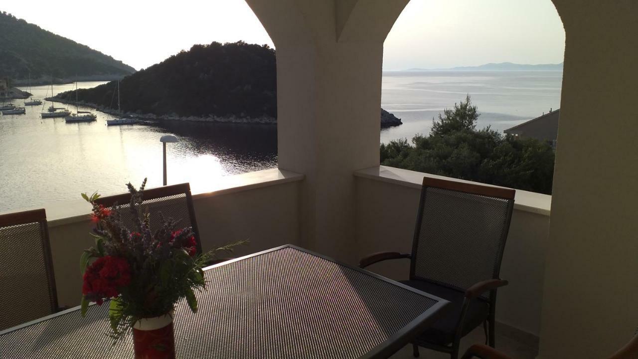 Apartment Zaklopatica Lastovo Extérieur photo