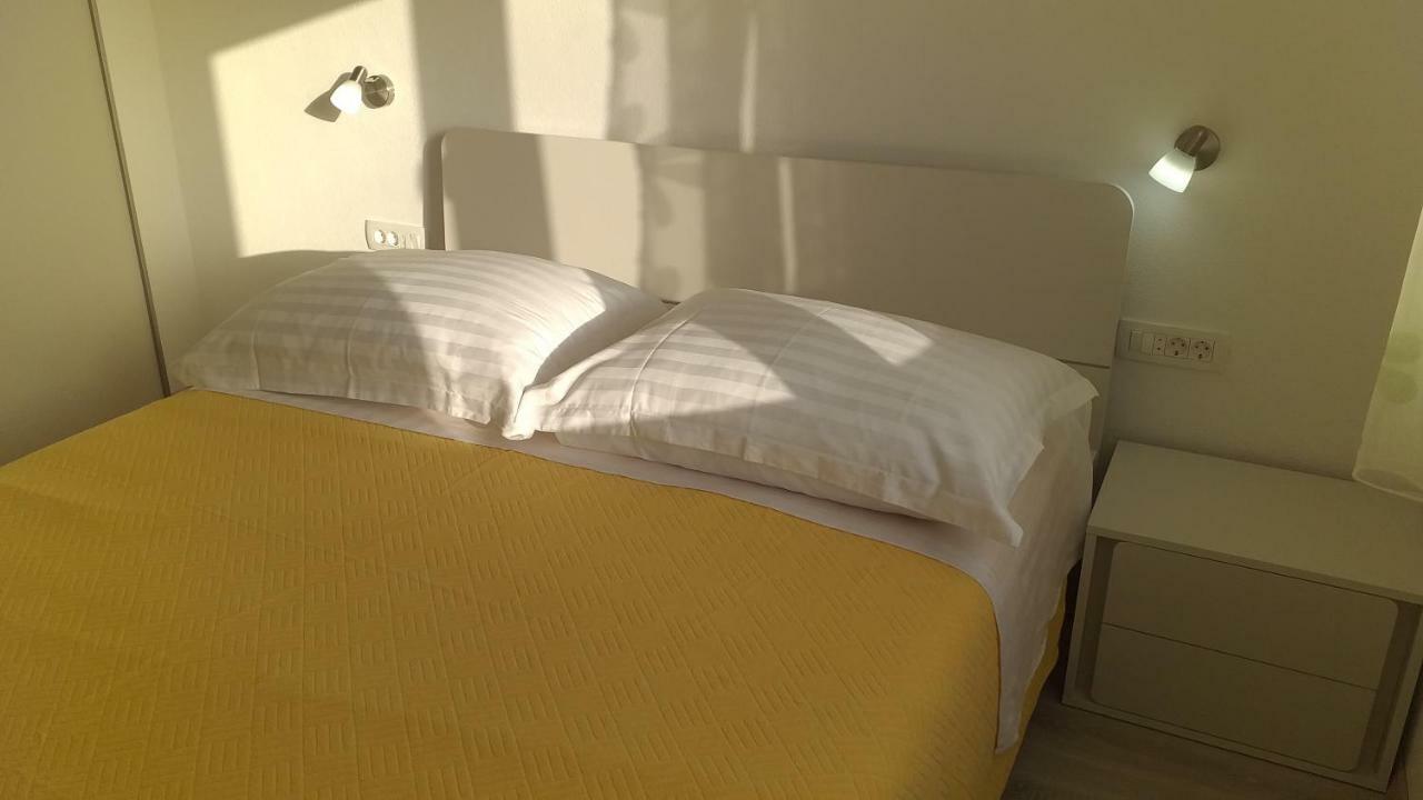 Apartment Zaklopatica Lastovo Extérieur photo